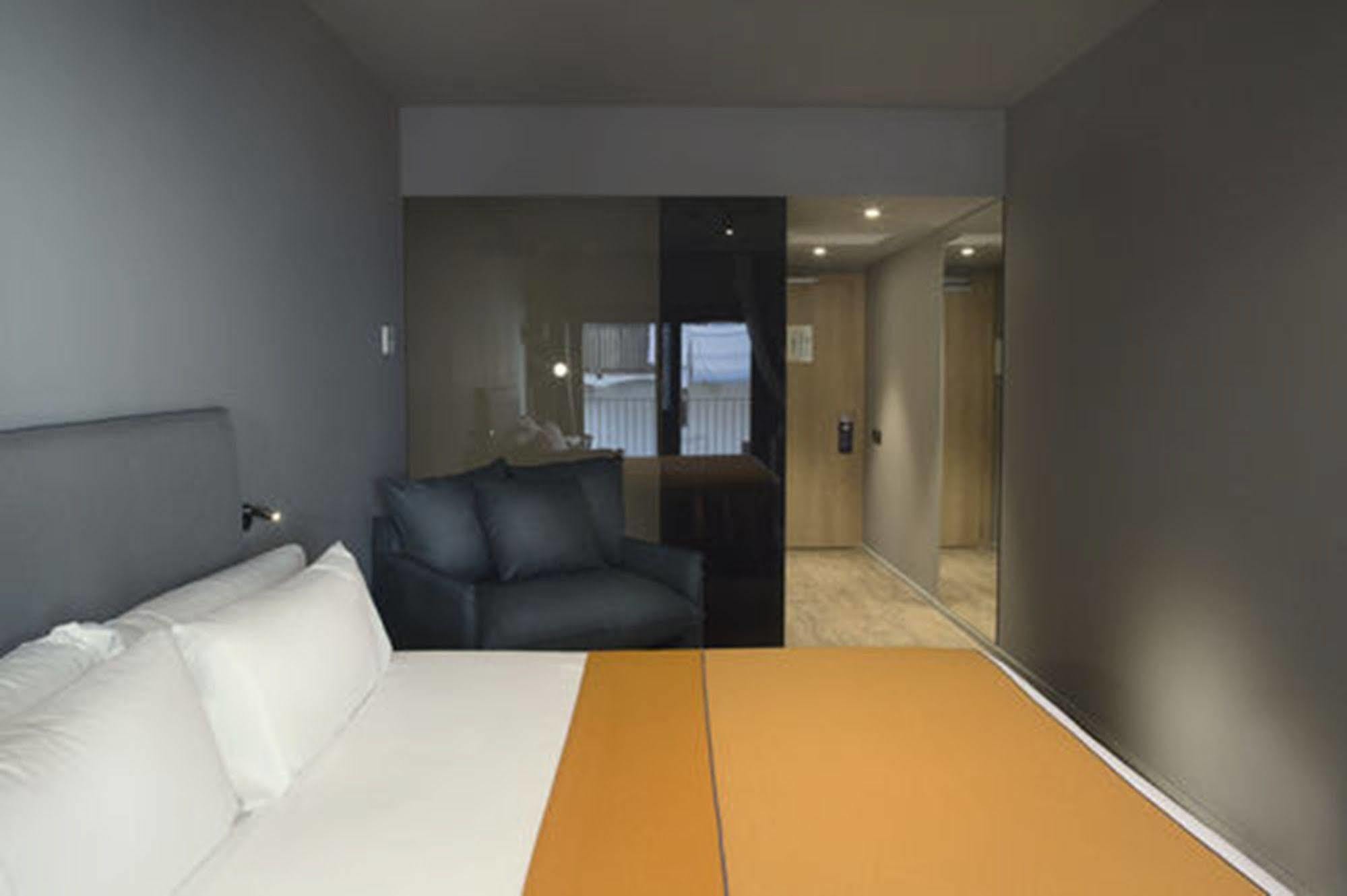 Yurbban Trafalgar Hotel Барселона Екстериор снимка
