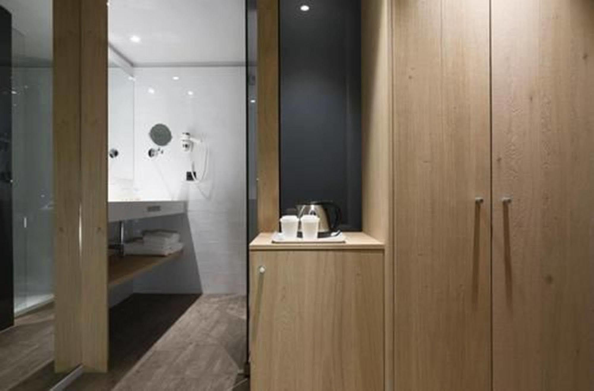 Yurbban Trafalgar Hotel Барселона Екстериор снимка