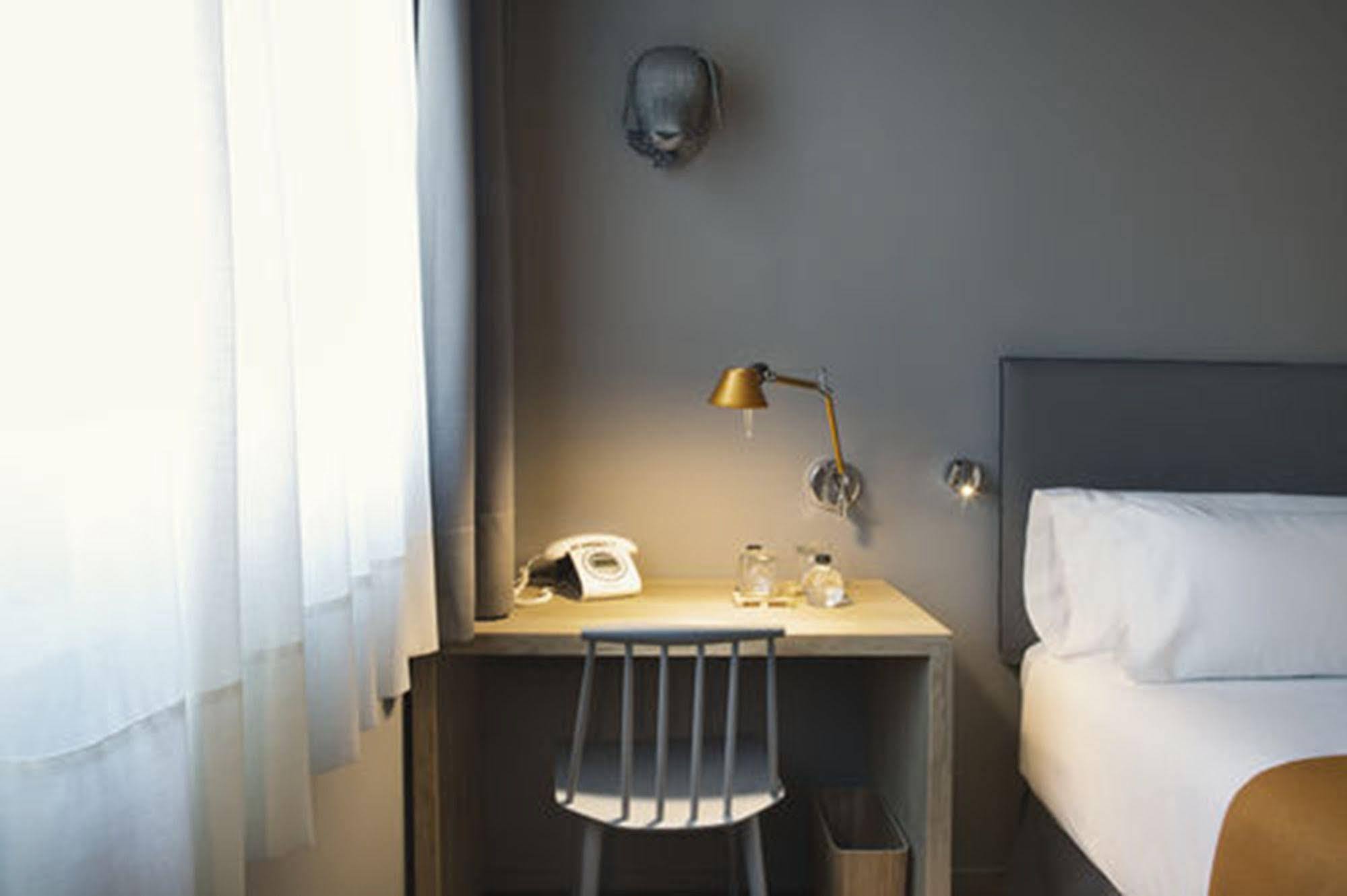 Yurbban Trafalgar Hotel Барселона Екстериор снимка