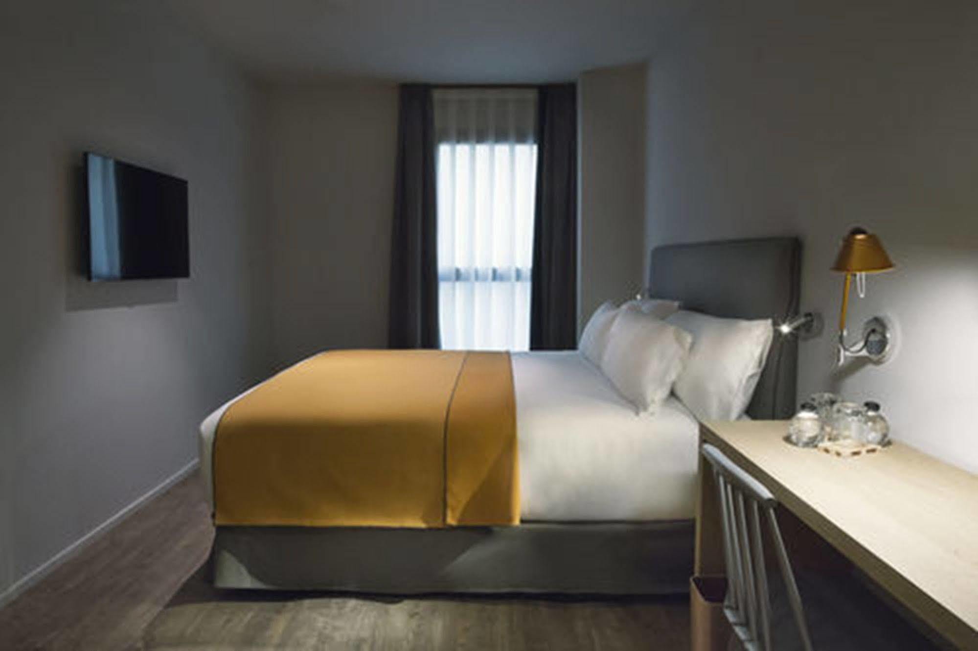 Yurbban Trafalgar Hotel Барселона Екстериор снимка