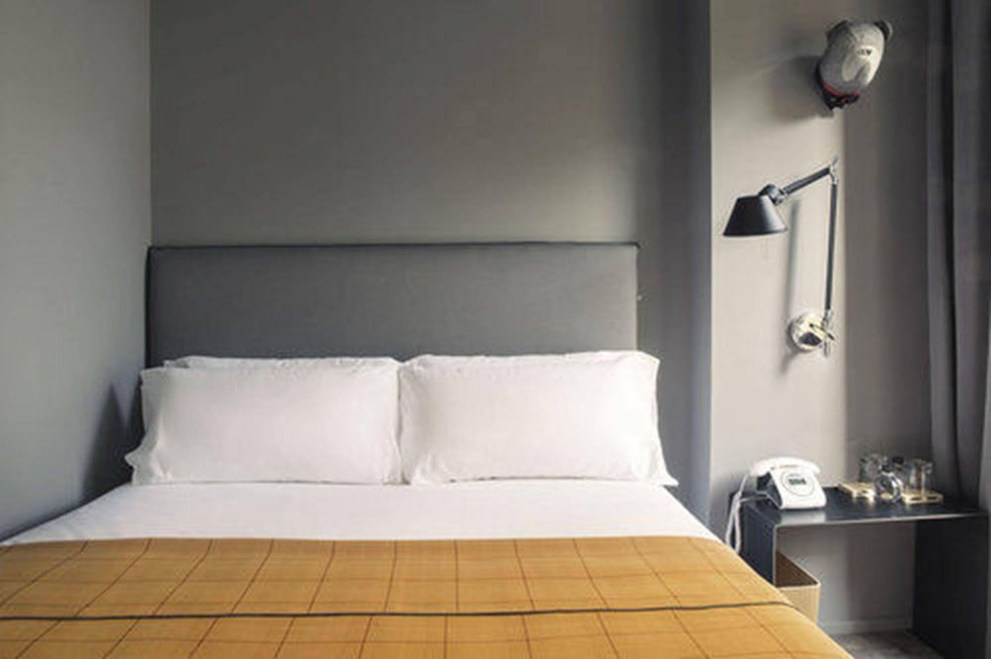 Yurbban Trafalgar Hotel Барселона Екстериор снимка